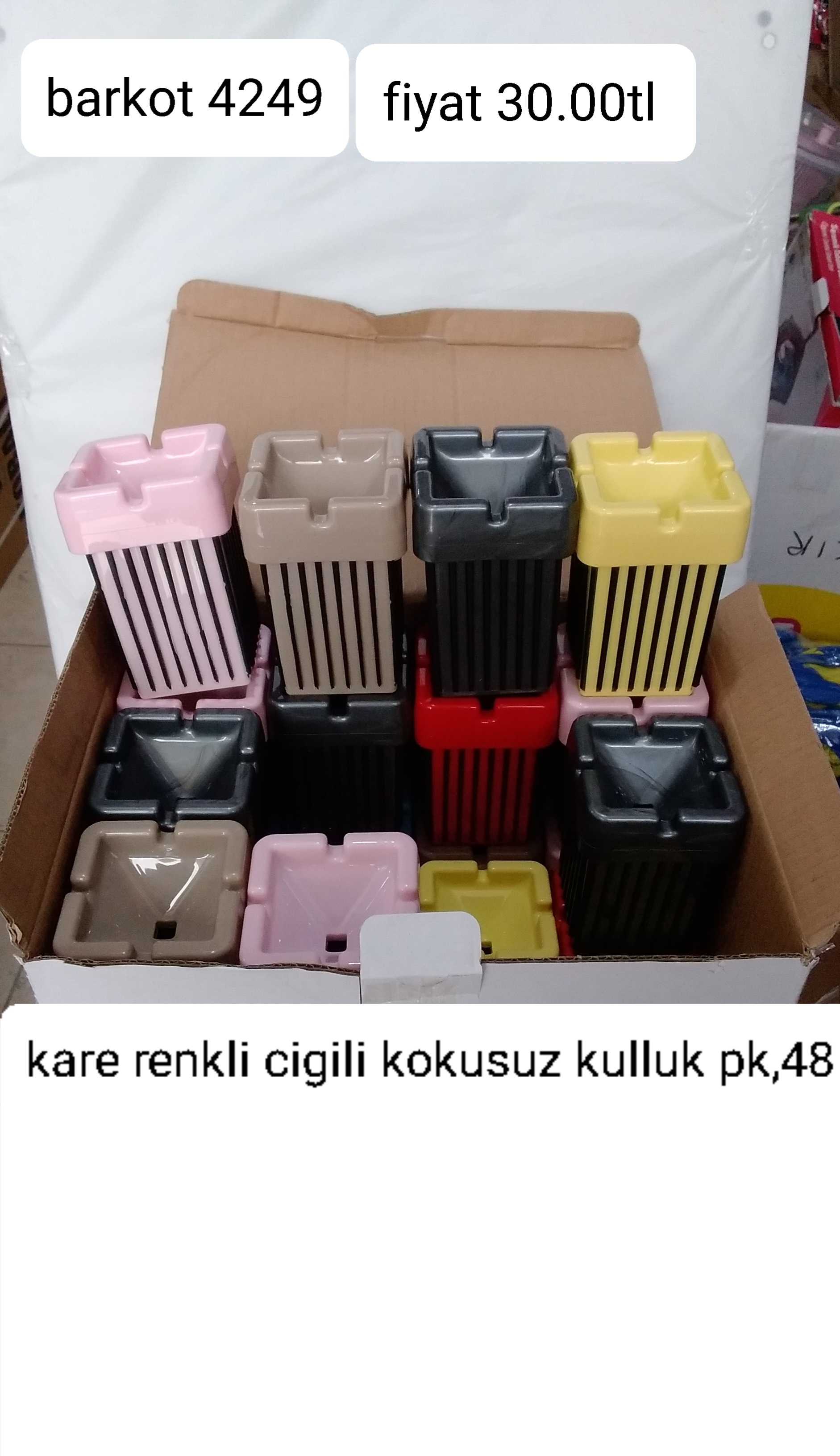 KARE RENKLİ ÇİZGİLİ KOKUSUZ KÜLLÜK 4249